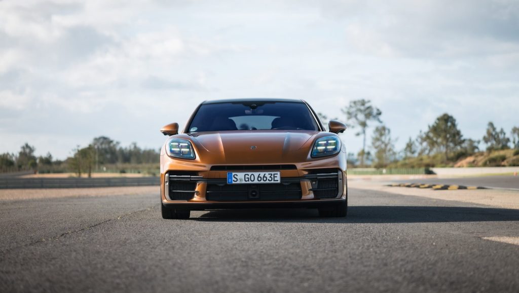 2024-Porsche-Panamera-Turbo-E-Hybrid