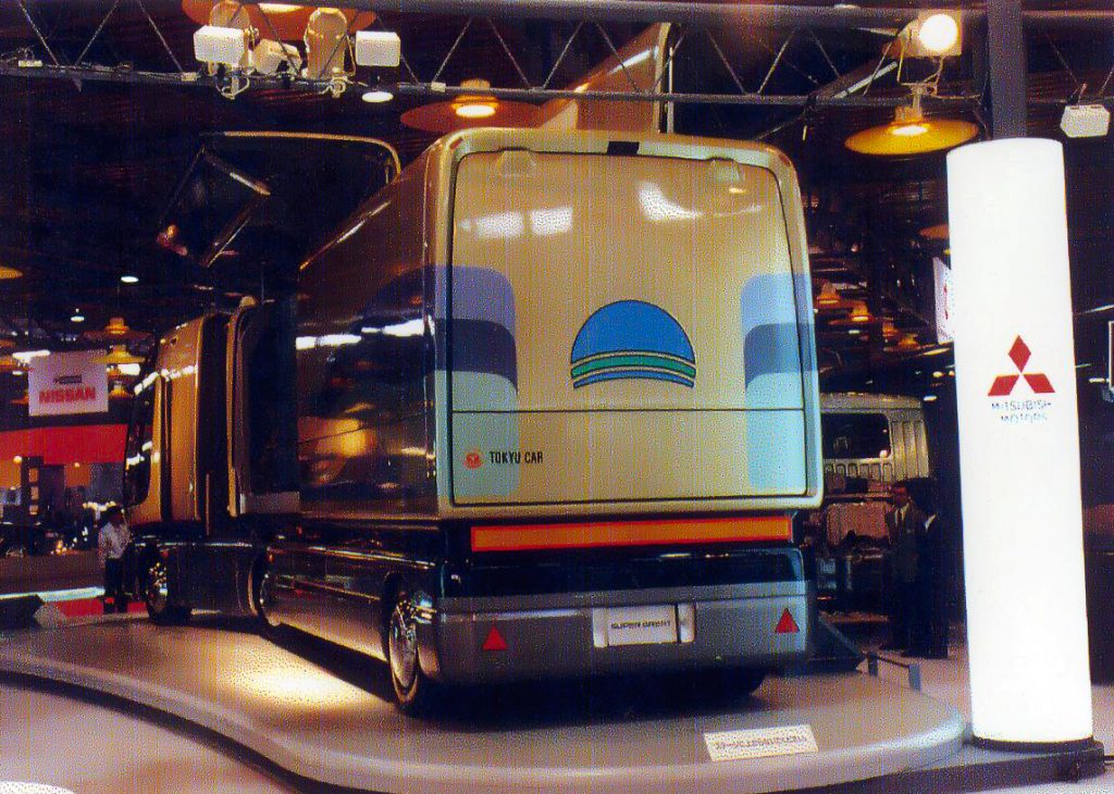 The gullwinged trailer was constructed by Tokyu Car, a Japanese body builder best known for building passenger trains