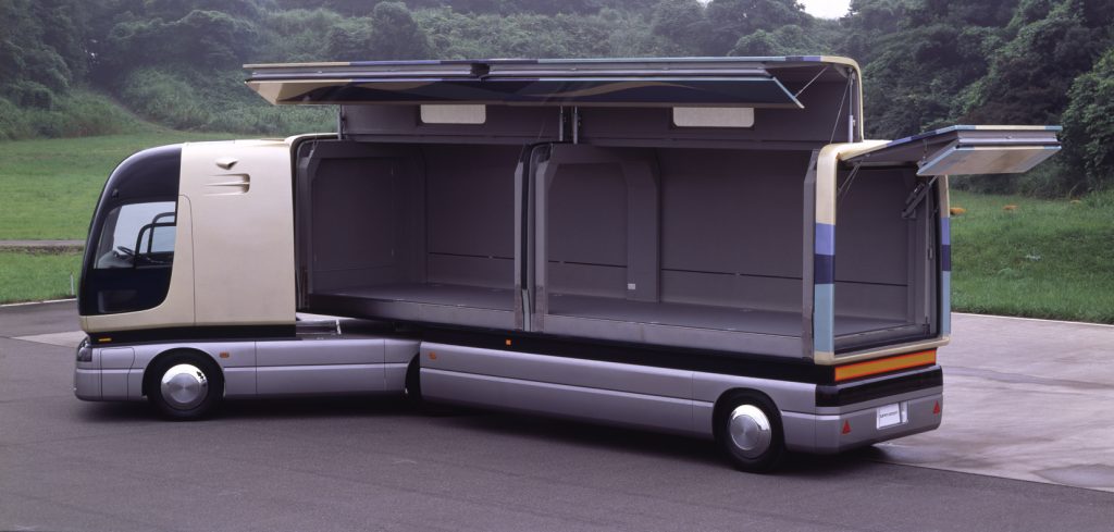 Gull-winged truck bodies were already common in Japan, but matching aerodynamic trailers were not