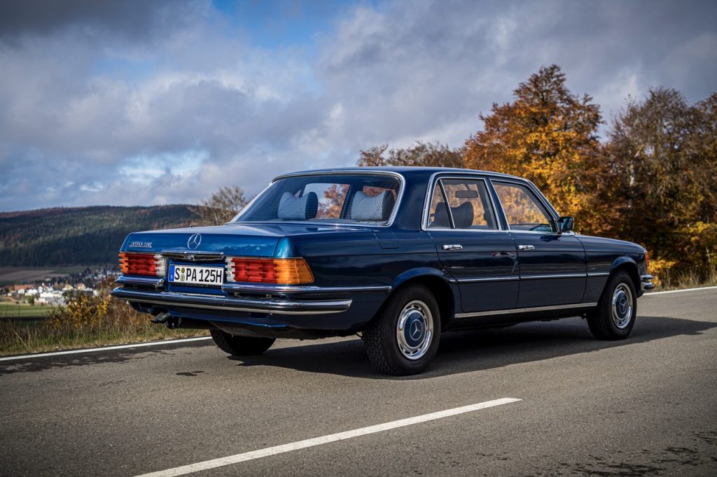 Mercedes-Benz 350SE rear 3/4