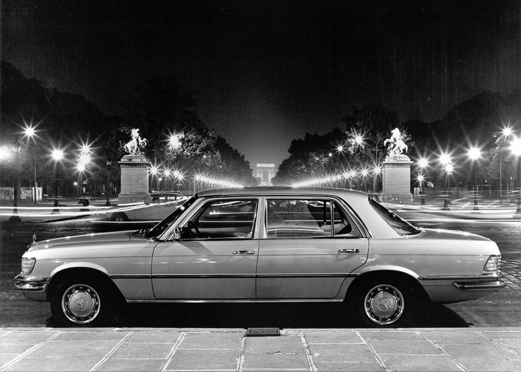 Mercedes-Benz 450 SEL profile b/w