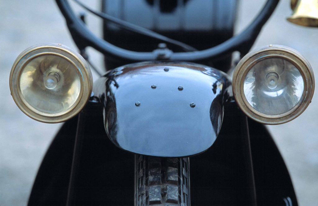 1925 Ner-A-Car front fender headlights