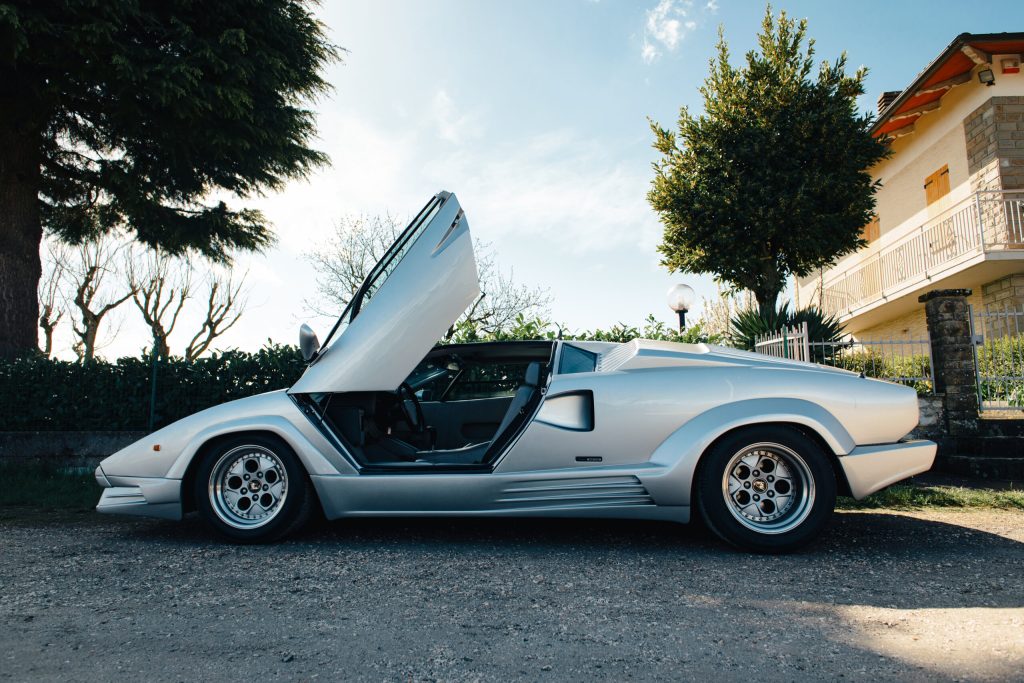 Lamborgini Countach side profile doors up