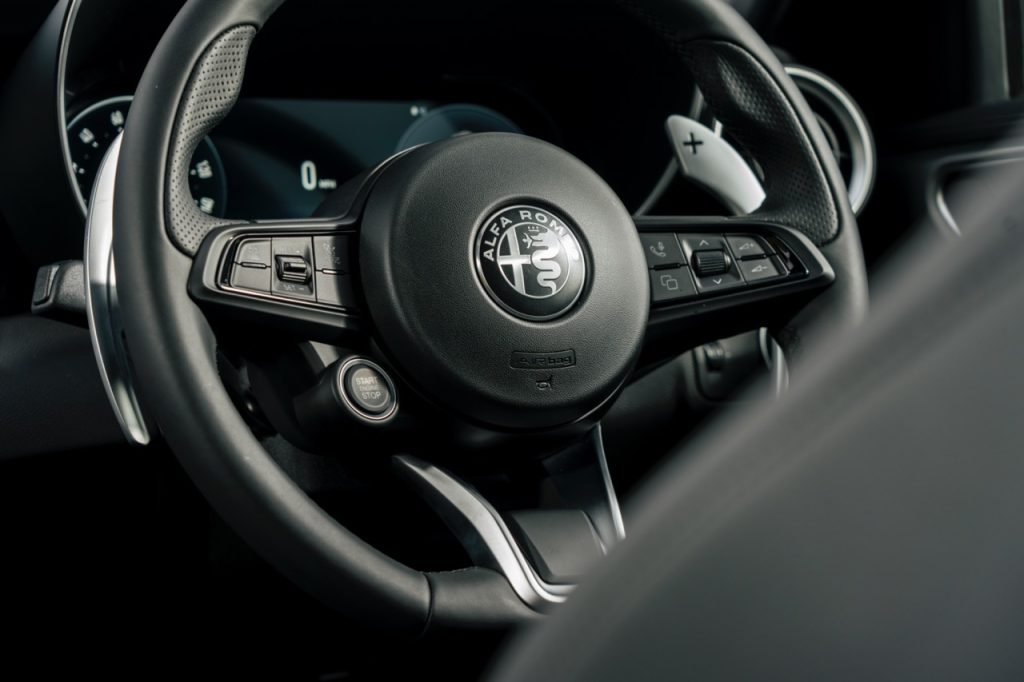 Alfa Romeo Giuila Veloce steering wheel