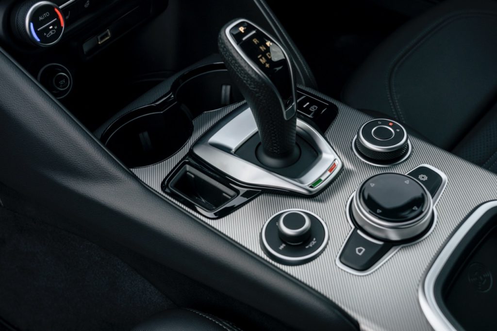 Alfa Romeo Giuila Veloce shifter