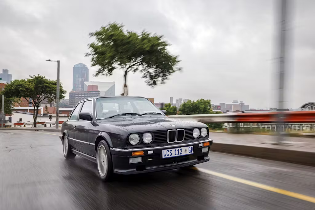 BMW-333i-South-Africa front three quarter